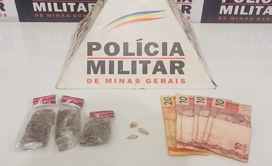 Adolescente é apreendido por tráfico de drogas em pleno centro de são joão nepomuceno