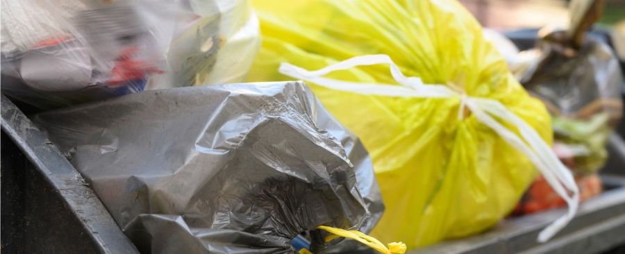 Retirada de contêineres de lixo em São João Nepomuceno causa transtornos e descarte irregular