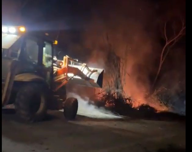 Incêndio de grandes proporções mobiliza defesa civil em São João Nepomuceno