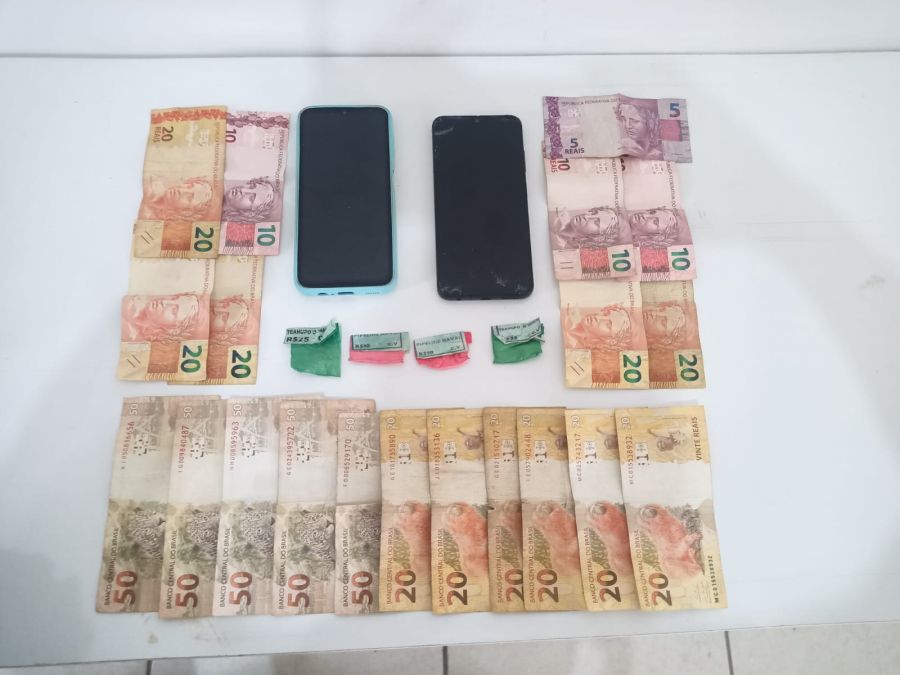 Polícia Militar prende jovem de 22 anos por tráfico de drogas em São João Nepomuceno; autor tentou descartar cocaína em encanamento durante operação