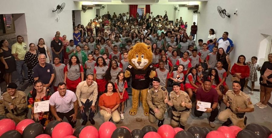 PROERD forma 90 alunos em São João Nepomuceno em noite de celebração, música e compromisso com a cidadania
