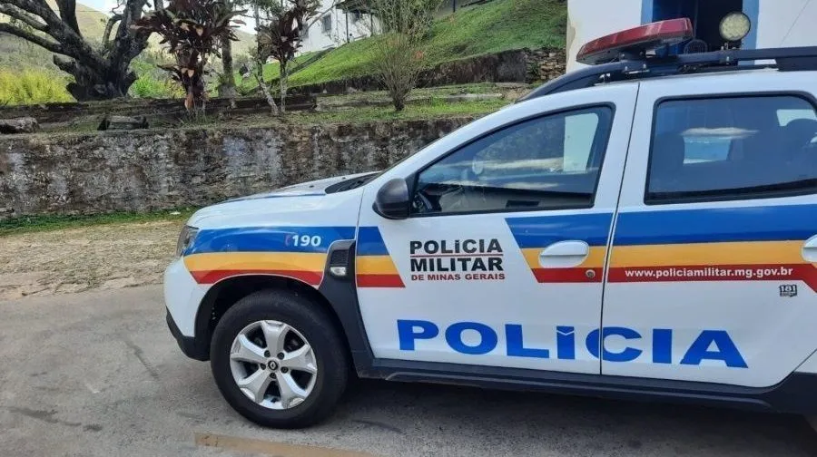 Capotamento em estrada rural de São João Nepomuceno deixa mulher gravemente ferida e homem em observação