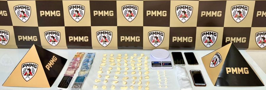 Polícia desarticula ponto de tráfico no bairro Três Marias e apreende cocaína em São João Nepomuceno