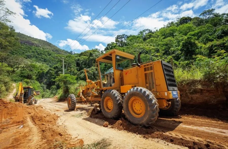 Com foco nas estradas vicinais, Prefeitura de Descoberto avança na contratação temporária de operadores e tratoristas