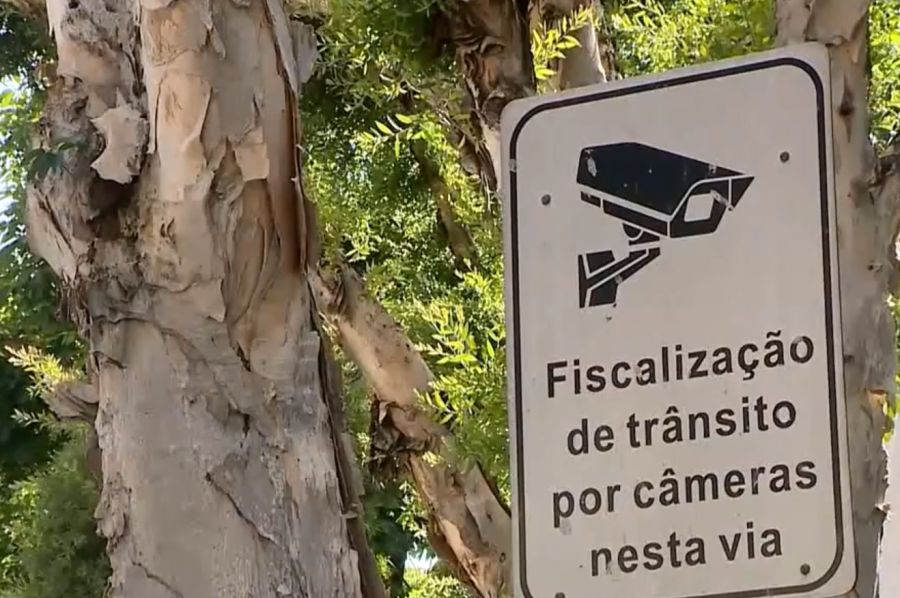 Juiz de Fora usa videomonitoramento para autuar na Área Azul e fiscalização gera debate sobre regras do Contran