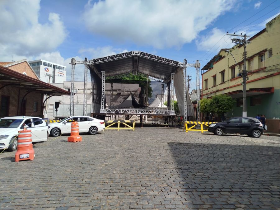 Carnaval 2026: São João Nepomuceno inicia montagem na Praça da Estação e altera trânsito