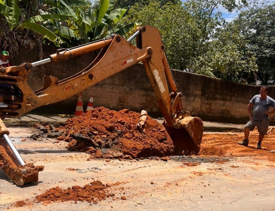 Rua José Lincoln de Lima é reaberta, mas motoristas devem ter cautela após reparo emergencial