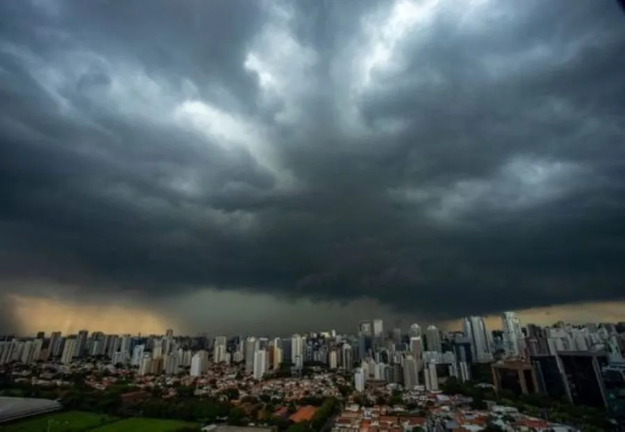 Formação de ciclone subtropical pode provocar até seis dias de chuvas intensas em cinco estados
