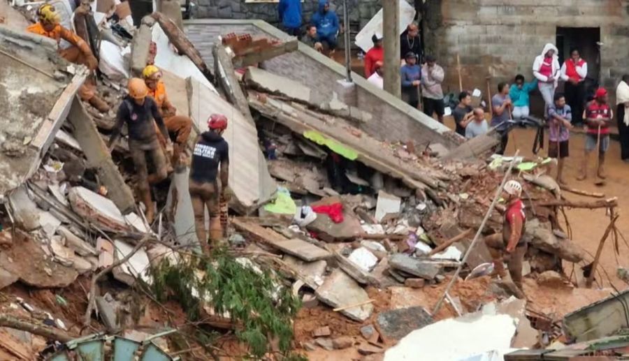 Chuvas elevam para 70 o número de mortos na Zona da Mata e buscas por desaparecidos continuam em Minas Gerais