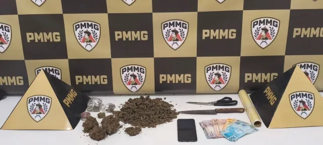JOVEM É PRESO POR TRÁFICO DE DROGAS DURANTE ATENDIMENTO DE OCORRÊNCIA EM SÃO JOÃO NEPOMUCENO